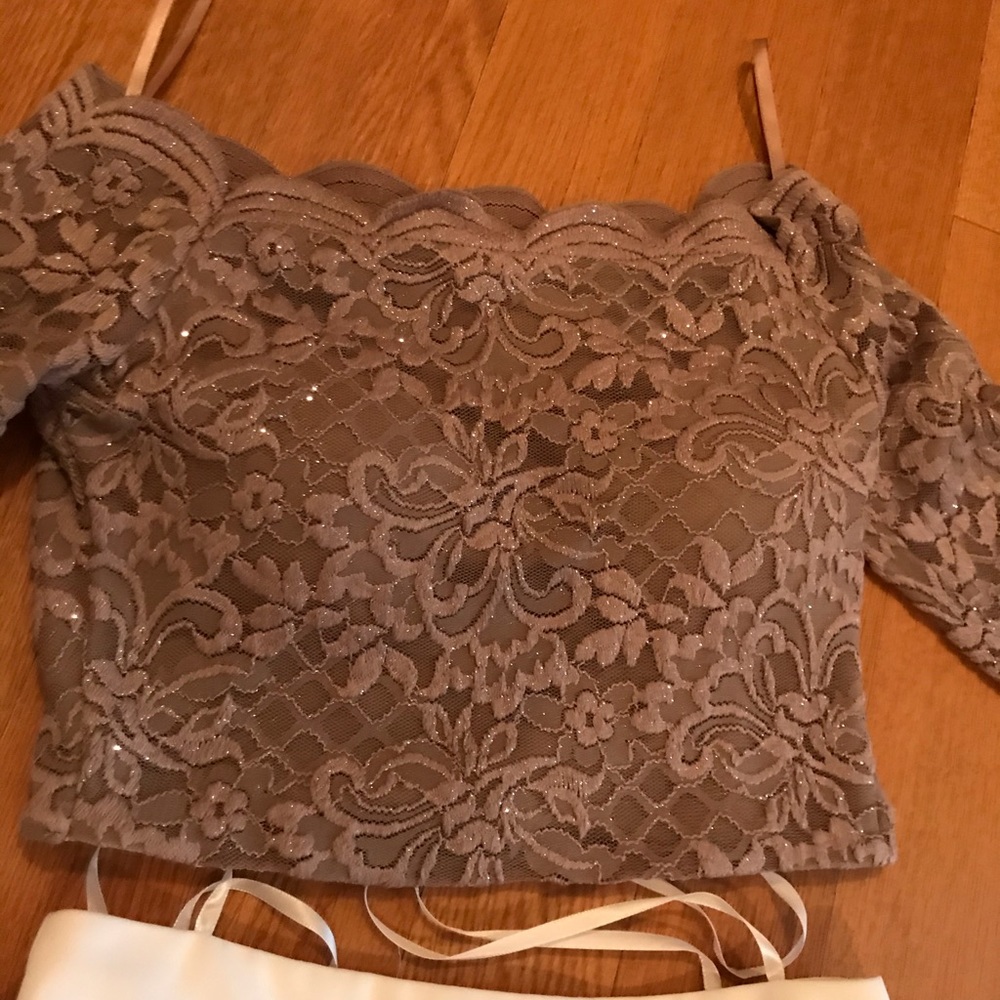 Dresses - Picture 7 of 9